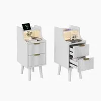 ADWOLT Nachttisch aus Holz Nachtschrank LED-Licht (2er Set, mit 2 Steckdosen sowie USB- und USB-C-Anschlüsse), Beistelltisch mit 2 Schubladen,Metallgriff,Wellenmuster,Weiß