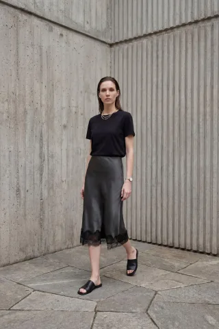 Spitze Detail Satinhompe Midi-Rock