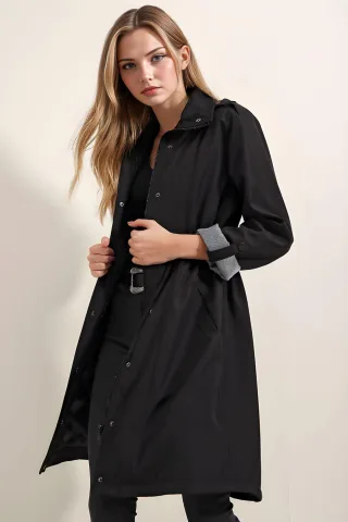 Langer Trenchcoat mit Schal-kragen und Knöpfen