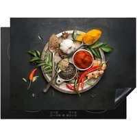 MuchoWow Herd-Abdeckplatte Gewürze - Teller - Pfeffer - Schwarz - Löffel - Silber, Vinyl, (1 tlg), Küche Herdabdeckung Ceranfeld Induktionsfeld Vinyl, 65x50 cm