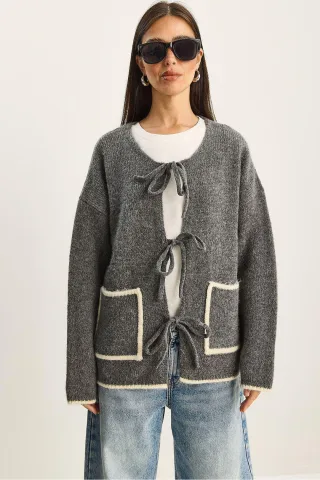 Übergroßer Strickcardigan mit Krawattenschluss
