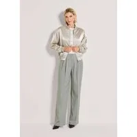 MADELEINE Outdoorjacke Elegante Glanzjacke mit Stehbund Freizeitjacke mit Reißverschluss, Pattentaschen und Langarm