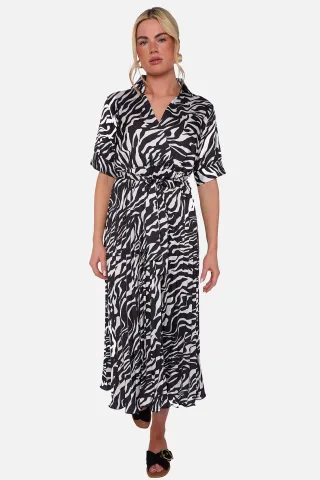 Schwarzes Zebra plissiertes Wickel-Midikleid mit Gürtel