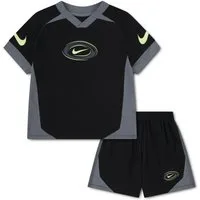 Nike Sportswear T-Shirt & Shorts NKB B NK DF SWOOSH LOVE SHORT (2-tlg) 2-teiliges Set aus T-Shirt und Shorts, für Kinder geeignet