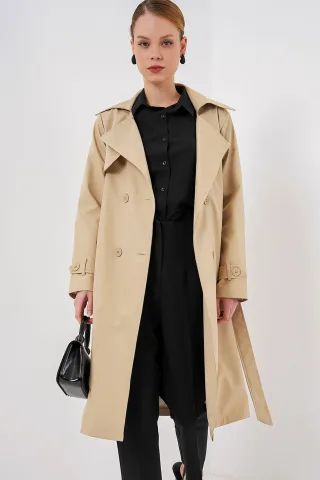 Doppelt gelegter langer Trenchcoat