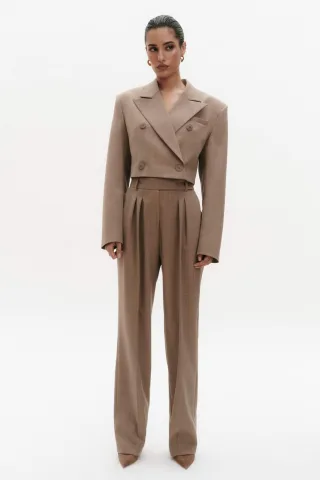 BENU Damen Kurzer Karamell Blazer