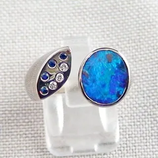 Opalring mit 3,34 ct Blauen Boulder Opal, Saphire &amp; Diamanten 18k Weißgold