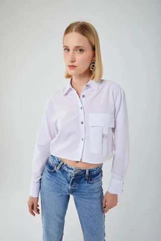 Gekürztes Popeline-Shirt mit Taschendetails