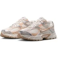 Nike Sportswear Nike V5 RNR Sneaker inspiriert vom Design des Y2K Nike Vomero 5