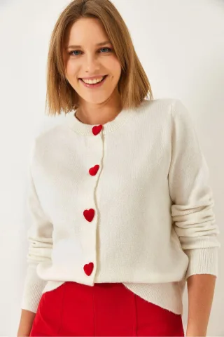 Herz-knöpfte Strickjacke