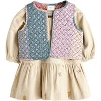 Next Blusenkleid Babykleid und Weste, 2-teiliges Set. (2-tlg)