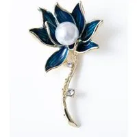 MayTree Brosche "Lotus und Perle", blau (Stück, 1-tlg), Metallbrosche mit Glassteinen, Strass und einer Zierperle