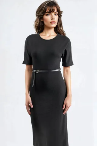 Tailliertes kurzärmliges Midikleid