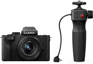 Panasonic Lumix DC-G110 [20MP 4K Four-Thirds 3" LCD] schwarz inkl. Lumix G Vario 12-32mm 1:3.5-5.6 ASPH OIS Objektiv & Stativgriff schwarz