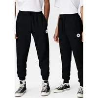 Converse Jogginghose CONVERSE GO-TO STANDARD FIT CHUCK TAYLOR PATCH PANTS mit Eingrifftaschen, aus Baumwollmischung, gerade Beinform