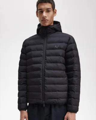 Fred Perry Herren Jacke mit Kapuze isoliert