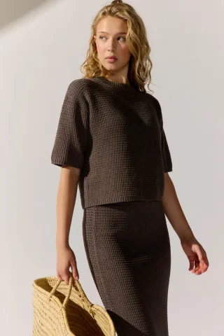 THE FASHION PEOPLE - Ajour T-Shirt knitted dark mocha - Gr. - XS