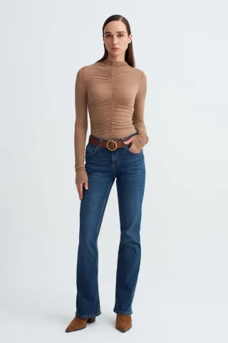 Niedrig geschnittene Gerade Jeans