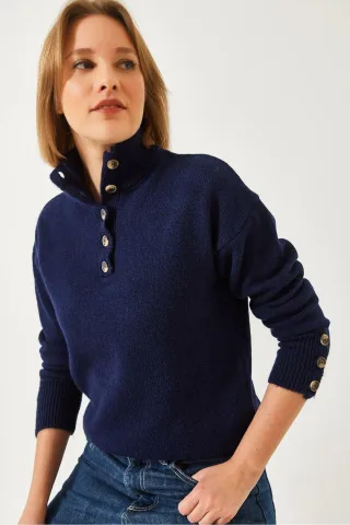 Lässiger Cropped Pullover mit Knopfkragen
