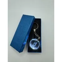 Stelby Schlüsselanhänger mit Gravur Dragonball Schlüsselanhänger Songoku und Vegeta LED (Multicolor LED mit Geschenkbox Perfekt für Geburtstage und Weihnachten, Robustes Glasmaterial, leuchtet in 5 Farben), Farbwechsel, langlebig, modernes Design