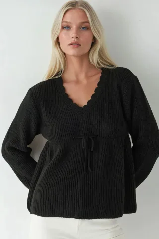 Geschnittener V-Ausschnitt-Pullover mit gebundenem Detail