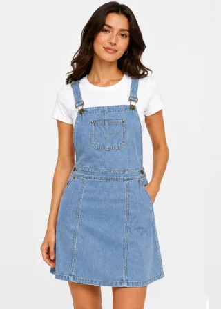 Hellblaues Latzkleid aus Denim