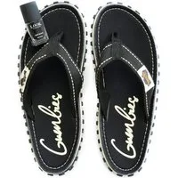 Gumbies Set - BLACK mit dem Nagellack Deep Black T-Strap-Zehentrenner Hergestellt aus recycelten Materialien