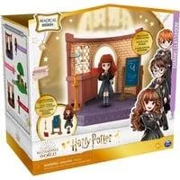 Wizarding World Harry Potter - Hogwarts Zauberkunst Klassenzimmer Spielset, Spielfigur mit exklusiver Hermine Granger Sammelfigur