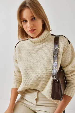 Strukturierter Rollkragenstrickpullover