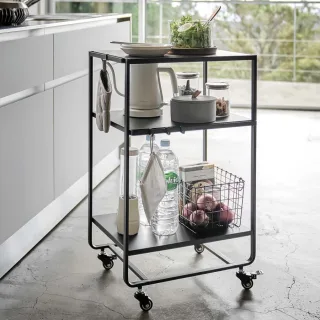 Yamazaki Küchenwagen mobil 3 Ebenen 38x49x81cm Metall schwarz. Ein moderner Organizer auf Rollen für strukturierte Abläufe in Ihrer Küche.
