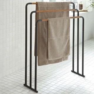 Yamazaki Handtuchhalter stehend platzsparend schmal Tower – Metall schwarz Dieser moderne Ständer sorgt für Ordnung in Ihrem kompakten Badezimmer.