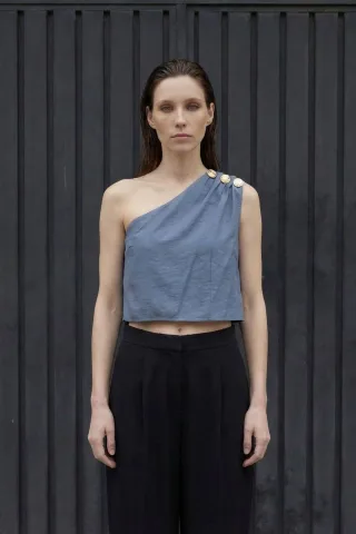 Asymmetrisches Kragen ärmelloses Chiffon-Top