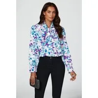 FS Collection Langarmbluse Damen Elegante Bluse, Langärmliges Blusenoberteil mit Bindedetail (XS (UK 8 / EU 36) S (UK 10 / EU 38) M (UK 12 / EU 40) L (UK 14 / EU 42) XL (UK 16 / EU 44), 3 Farben : LeoBraun, Floral Blau-Lila und Grün) leicht, fließend