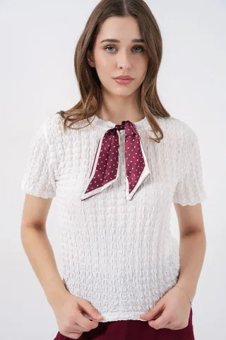 Strukturierte Bluse mit Rundhalsausschnitt und Schal-Detail