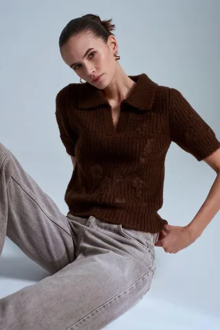 Strukturierter gerippter Polo-Kragen-Pullover