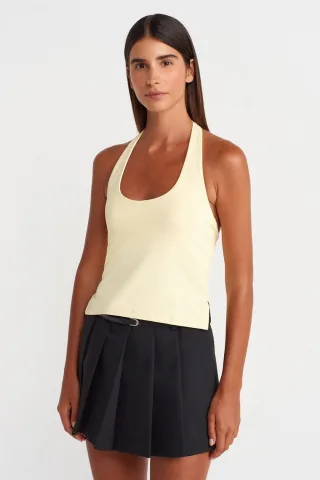 Schlanker Schnitt Halterhals Cut-Out Top