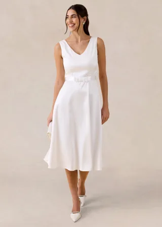 bonprix Etuikleid aus glänzendem Satin, weiß, Gr.40, Elegantes Brautkleid aus glänzendem Satin mit dekorativem Satin-Schleife an der Taille