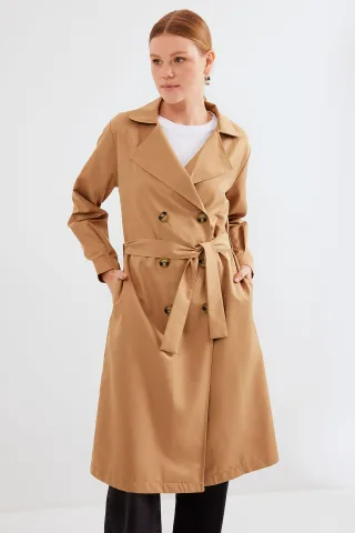 Doppelt geknöpfter langer Trenchcoat