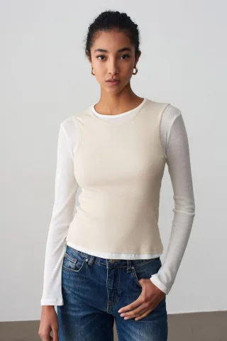 Taillierte Baumwollbluse mit Rundhalsausschnitt und langen Ärmeln