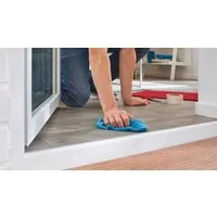 tesa Doppelklebeband REMOVABLE Verlegeband (Packung, 1-St) Gewebeklebeband für Teppiche & PVC-Beläge - entfernbar ohne Rückstände