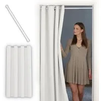 tinycurtains Türvorhang mit Stange weiß 55-90 cm ohne Bohren, Thermo Vorhang Tür, Ösen, abdunkelnd, Polyester, weiß Purity, Türgardine mit Klemmstange Raumtrenner verdunkelnd
