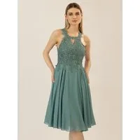 Apart Cocktailkleid aus einer Plastischen Spitze und Chiffon