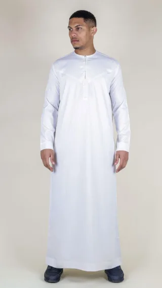 Weißes Thobe-Gewand für Herren aus Satin, emiratische islamische Jubba Eid, normale Passform