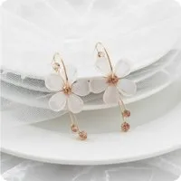 YouBella Ohrring-Set Florale Tropfenohrringe Goldplattiert für Damen (Set, Perfekt für besondere Anlässe und Bürokleidung), Modischer Kunstschmuck