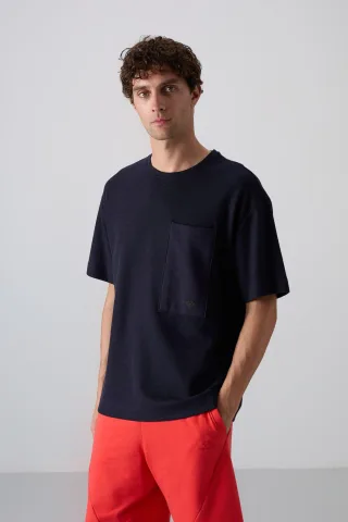 Übergrößiges T-Shirt mit Rundhalsausschnitt aus Baumwollmischung und Brusttasche