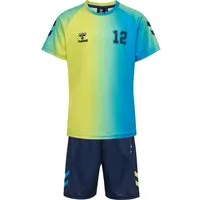 hummel Sportanzug hmlSHIMMER SET (Set, 0-tlg), Set aus Shorts und T-Shirt, mit schimmernden Details, bequeme Passform