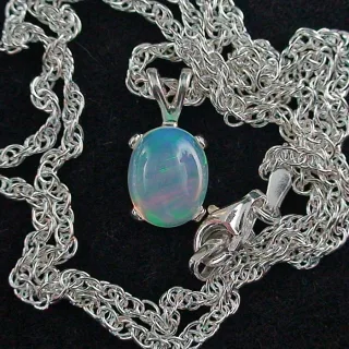 925er Sterling Silber Opalanhänger mit Welo Opal (1,57 ct) aus Afrika inkl. Silberkette
