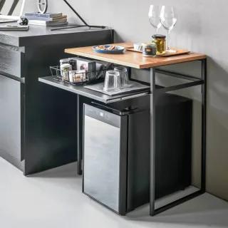 Yamazaki Beistelltisch Ausziehplatte Tower – Metall schwarz. Setzen Sie markante Design-Akzente mit diesem vielseitigen und erweiterbaren Tisch.