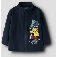 Name It Fleecejacke NMMJOAKIM POKEMON FLEECE W ZIP SKY Kunstfaser, regular fit, mit Pokemon Badges