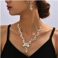 MOPUEA Ohrring und Ketten Set Schmuckset Ohrringe und Strass-Halskette Hochzeitsschmuck-Set (Set, 3-tlg., Ideal für Hochzeiten Partys und als stilvolles Geschenk), Verstellbare Halskette mit leichten Ohrringen für Komfort